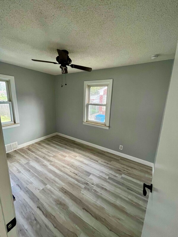 Building Photo - 1073 Colonial Dr