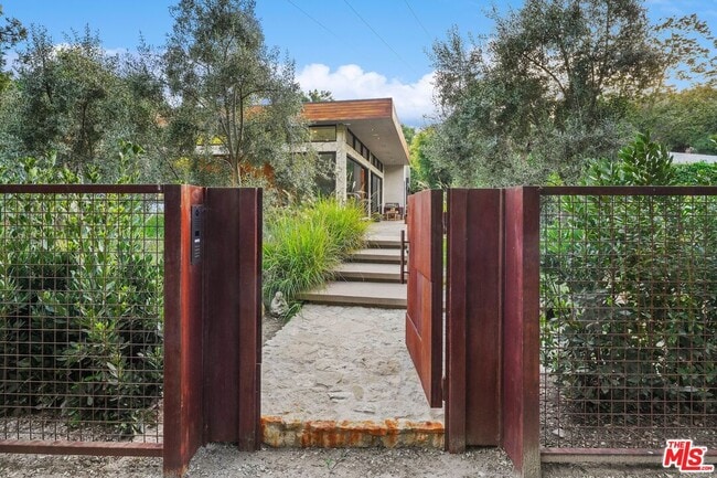 Foto del edificio - 1416 Bonnell Dr