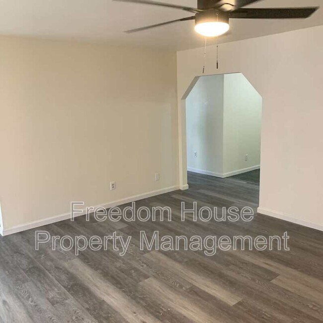 Foto del edificio - 1420 W Horn Rd