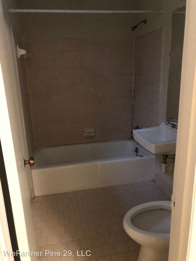Foto del edificio - 296 Pine St NW