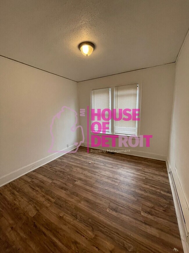 Foto del edificio - 5771 Chatsworth St