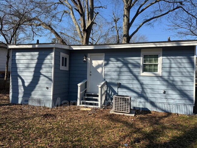 Building Photo - 27 Domineck St