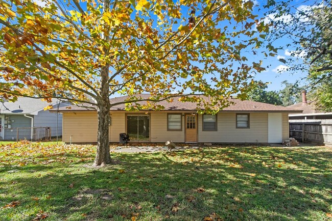 Building Photo - 821 Mark St