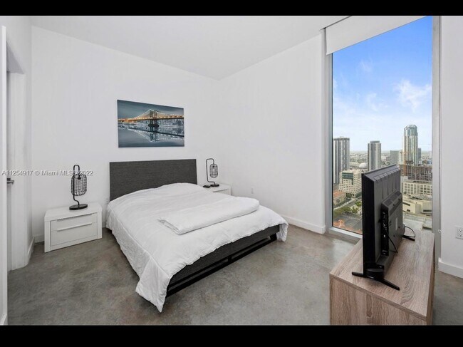 Foto del edificio - 151 SE 1st St
