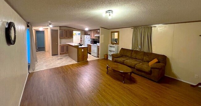 Foto del edificio - 3 Bedroom 2 Bath Mobile Home located in So...