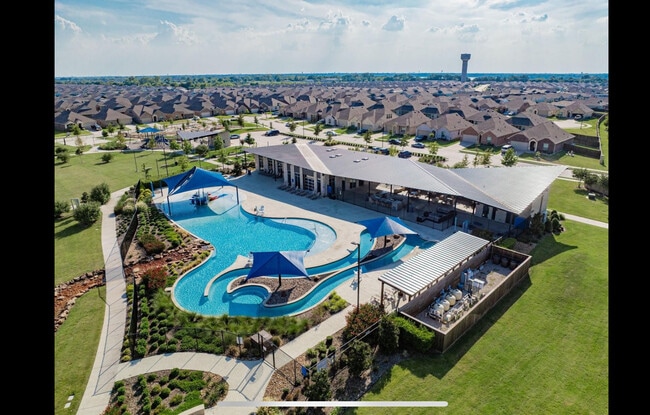 Foto del edificio - 5900 Crystal Water Wy