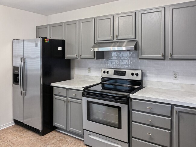 Building Photo - Updated 3 Bedroom in Manchester!
