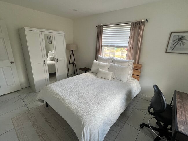 Foto del edificio - 4200 NW 11th Ct