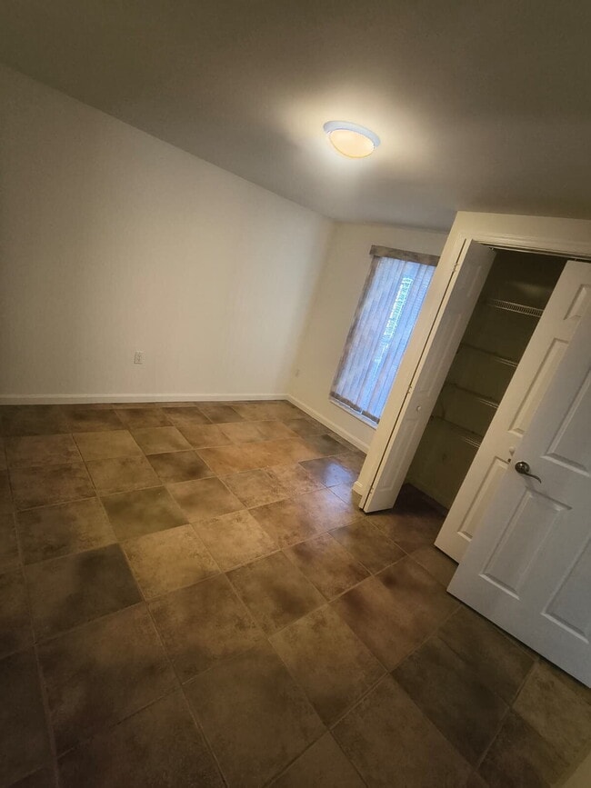 Building Photo - For Rent – Basement ONLY Apartment - ALL UTILIES INCLUDED