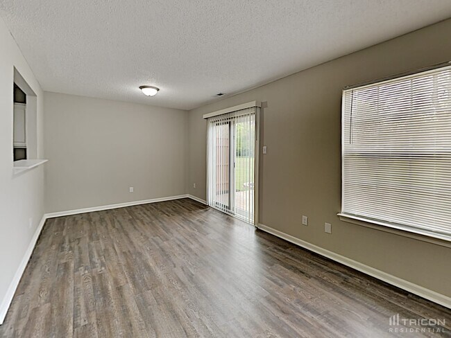Foto del edificio - 4473 Redcliff N Ln