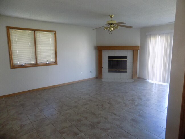 Building Photo - 4220 Timberline Ct