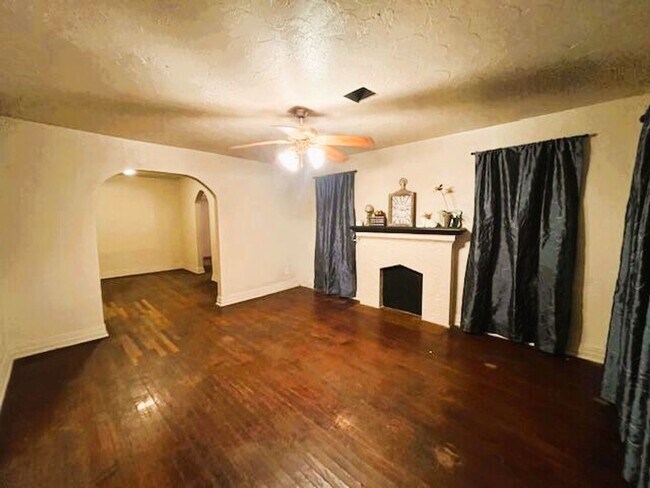 Foto del edificio - 1809 Cross