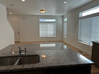 Foto del edificio - 209 E Glenwood Ct