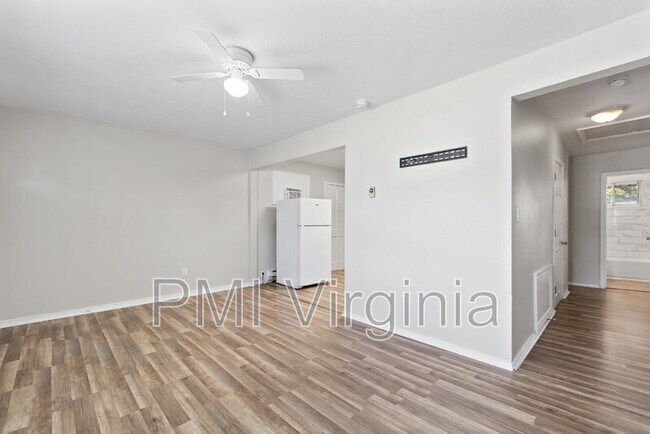 Building Photo - 1615 Cardigan St
