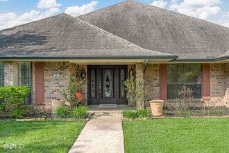 Building Photo - 332 Greenacres Blvd