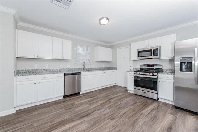 Building Photo - 15226 Blue Creek Ranch Dr