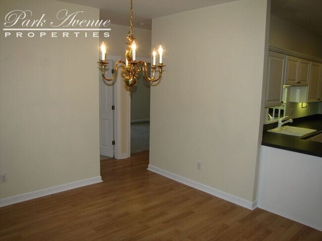 Building Photo - 8356 Highland Glen Dr