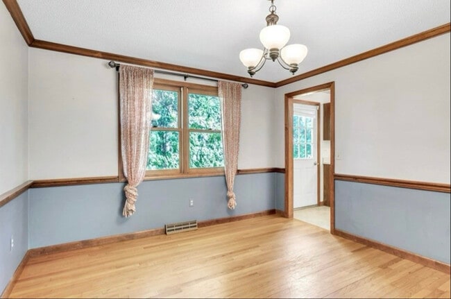 Building Photo - 63 Oakwood Dr