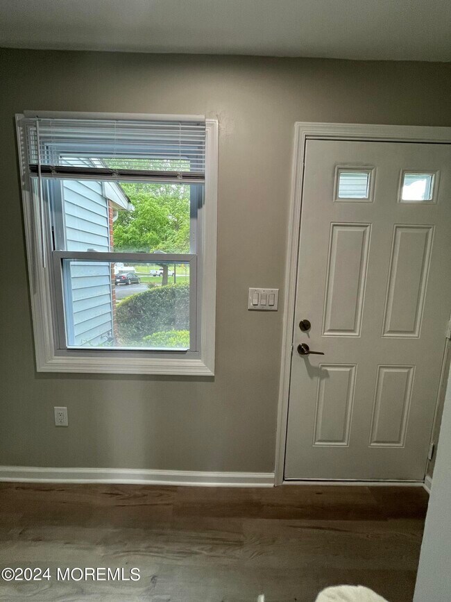 Building Photo - 284 Crawford St