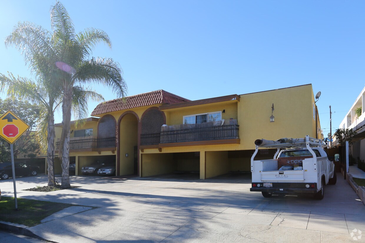 Building Photo - 3545 Mentone Ave