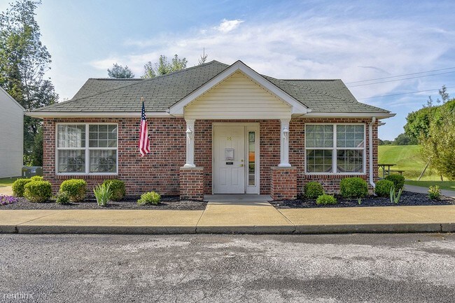 Building Photo - 3 br, 1.5 bath Townhome - Canterbury Place