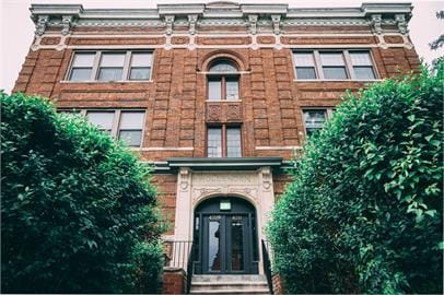 Building Photo - 620 W Forest Ave