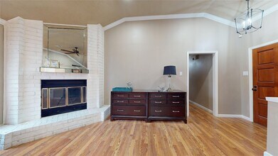 Building Photo - 1022 Manorglen Dr