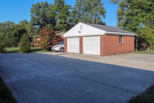Shared Garage - 1384 Fay Road Unit B