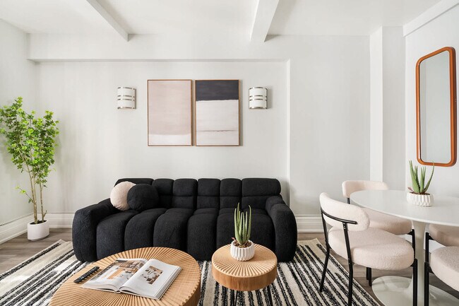 Building Photo - 234 W 73rd St