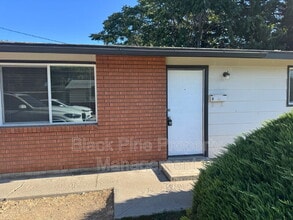 Building Photo - 137 Davis Ave