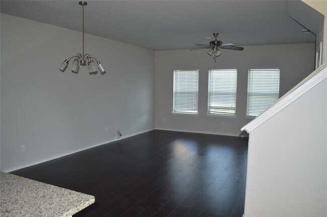 Building Photo - 5005 Sanger Cir Dr
