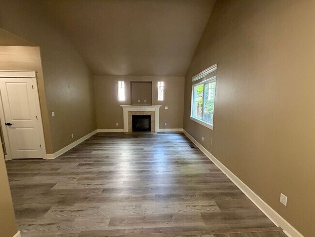 Building Photo - BEAUTIFUL 3 Bed | 2.5 Bath Home with Modern Updates, AC & 2-Car Garage