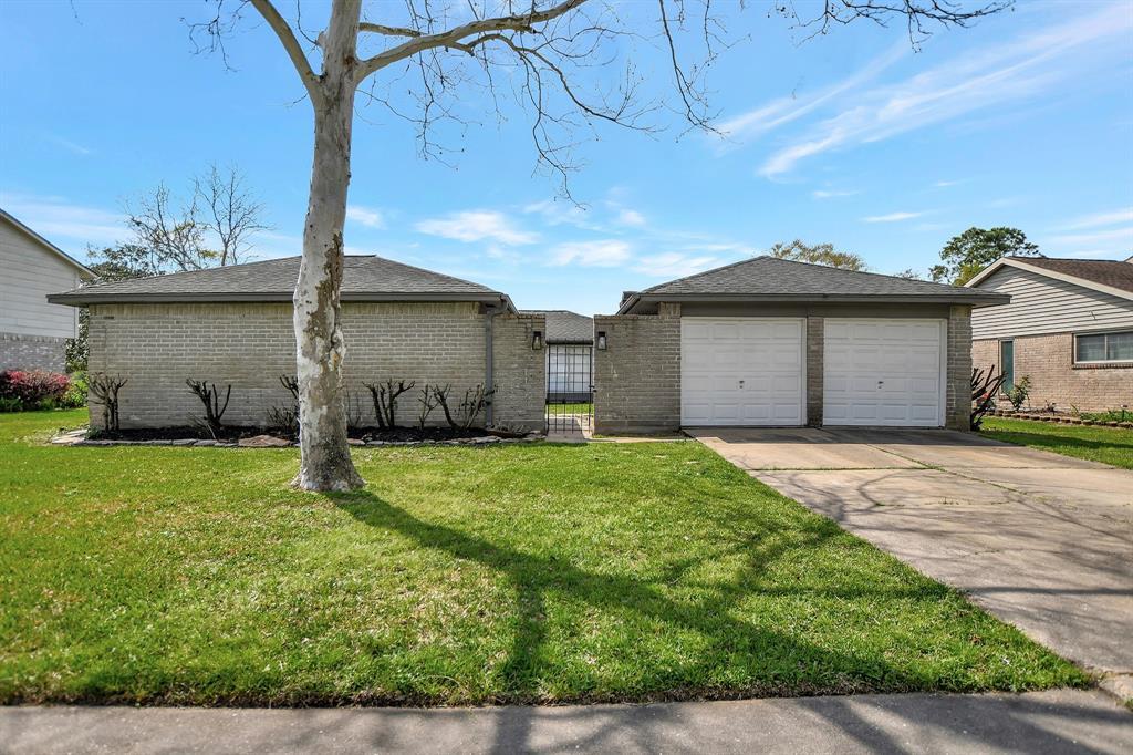 Primary Photo - 632 E Castle Harbour Dr