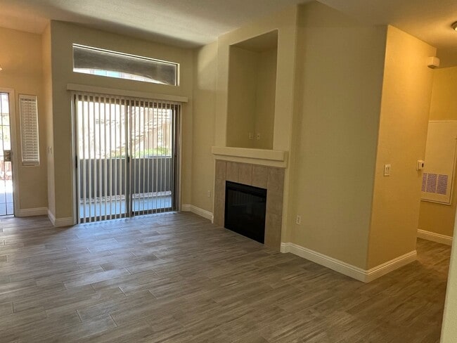 Building Photo - Gorgeous 3 Bedroom, 2 Bath in Silverado Ranch