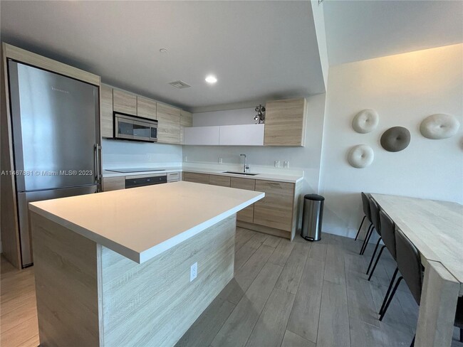 Building Photo - 16385 Biscayne Blvd