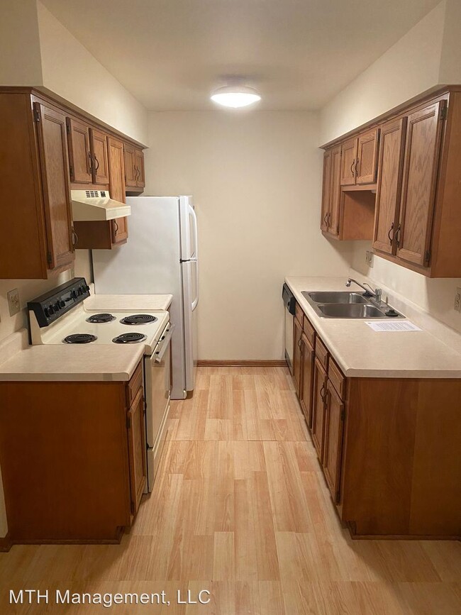 Foto del edificio - 2 br, 1 bath Apartment - 5200 Pointe Drive