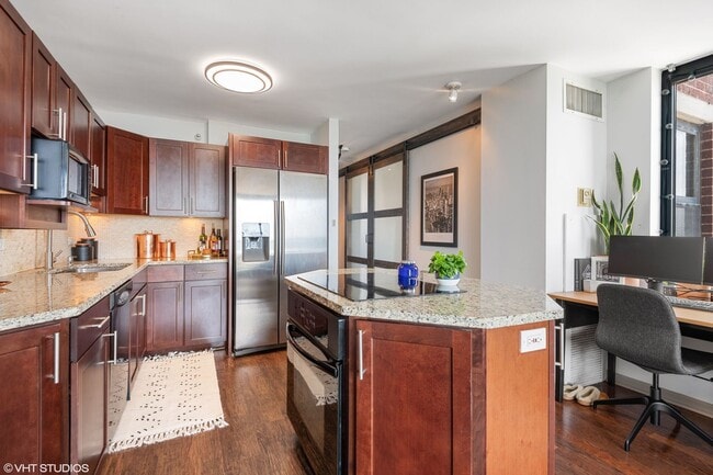 Building Photo - Lakeview with amazing Lake View 1bed/1bath is available for rent now!