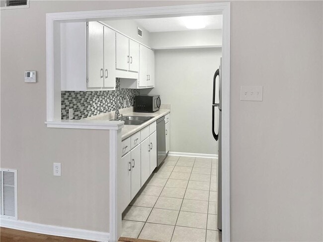 Building Photo - 475 Mount Vernon Hwy NE