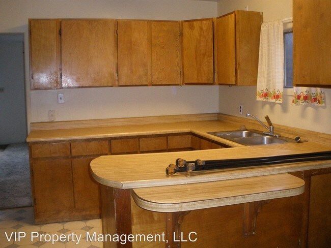 Building Photo - 3 br, 1 bath House - 516 E Walnut