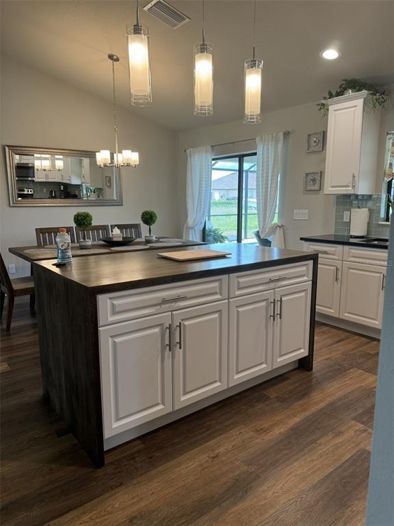 Foto del edificio - 23 NW 8th Pl