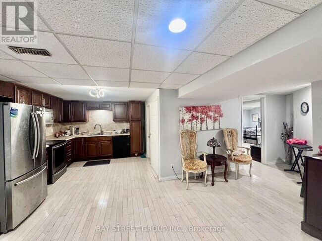Photo du bâtiment - 2082 Burbank Dr