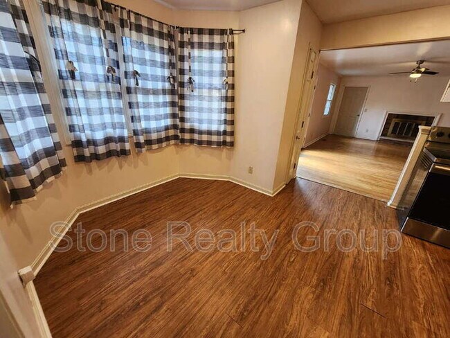 Building Photo - 308 Hickory Hill Dr