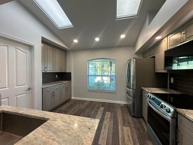 Foto del edificio - 1374 SE Concha St