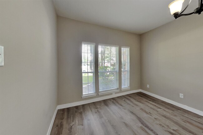 Foto del edificio - 30802 Sifton Dr