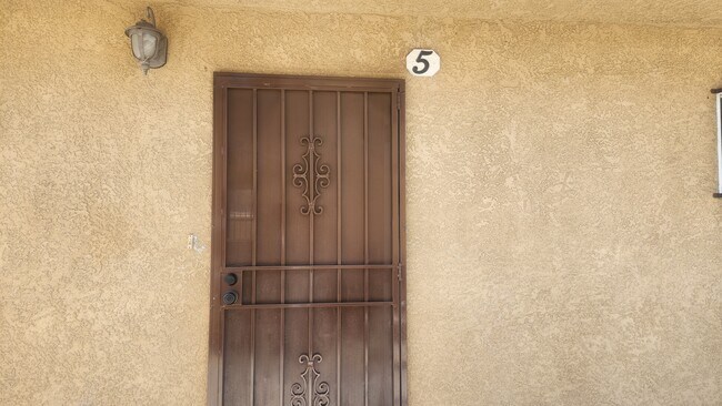 Building Photo - 14615 Chadron Ave