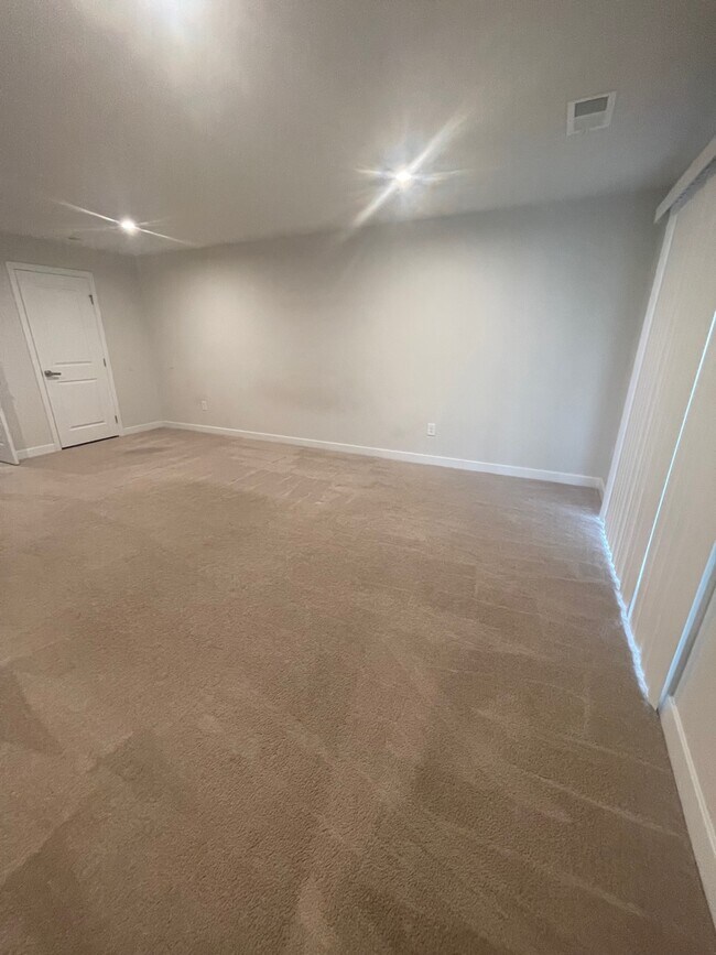 Building Photo - 1705 Shorebird Ln