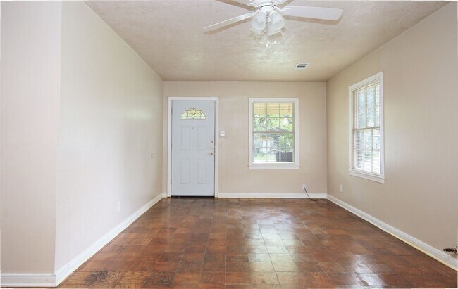 Foto del edificio - 5137 Chennault Rd