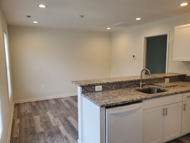 Building Photo - 2472 Shawnee Ln