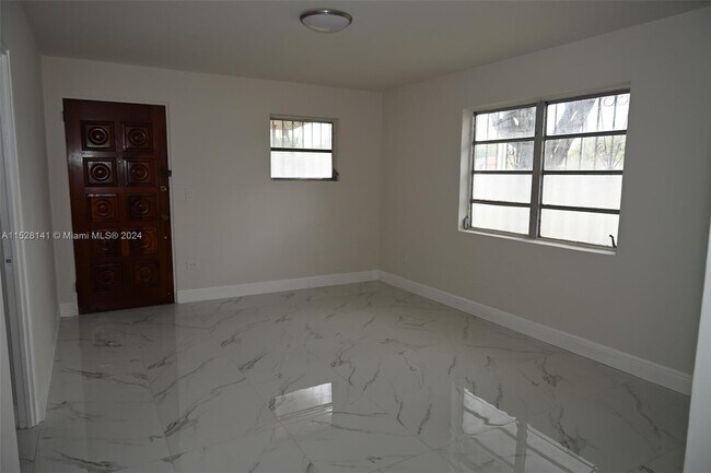 Foto del edificio - 705 E 19th St