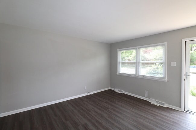 Foto del edificio - 155 Delmont Dr